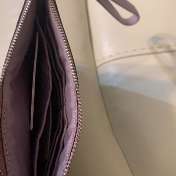 NWT COACH LARGE CORNER ZIP WRISTLET SIGNATURE CANVAS KHAKI PURPLE - Picture 3 of 5